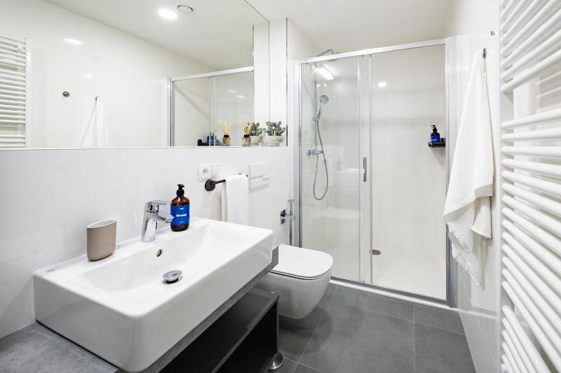 Prague Days - Two Bedroom Apartment with Garage AC Terrace and Balcony in Vinohrady - image 10