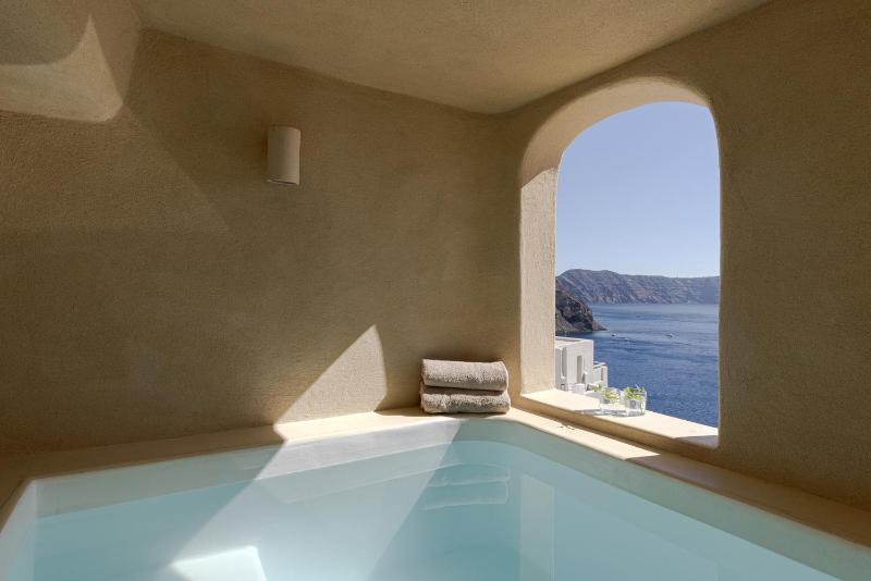 Caldera's Dream Cave House with hot tub & sea view - image 8