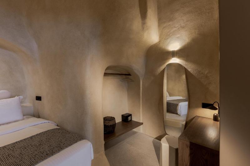 Caldera's Dream Cave House with hot tub & sea view - image 2