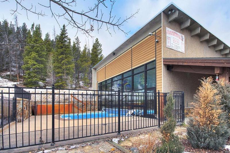 Claimjumper Retreat Townhome: Pool Hot Tub Walk to Town - image 7