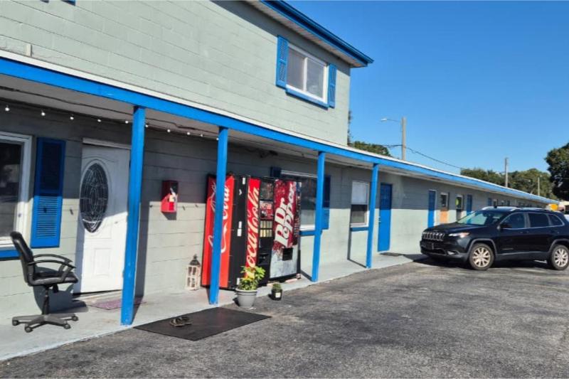 Base Motel By OYO South Tampa - image 24