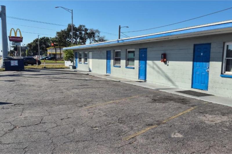 Base Motel By OYO South Tampa - image 18