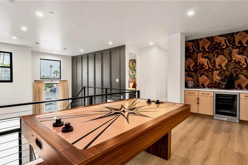 Modern Manor-6BR Pool&Spa Air Hockey Ping Pong - image 39