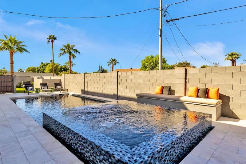 Modern Manor-6BR Pool&Spa Air Hockey Ping Pong - image 18