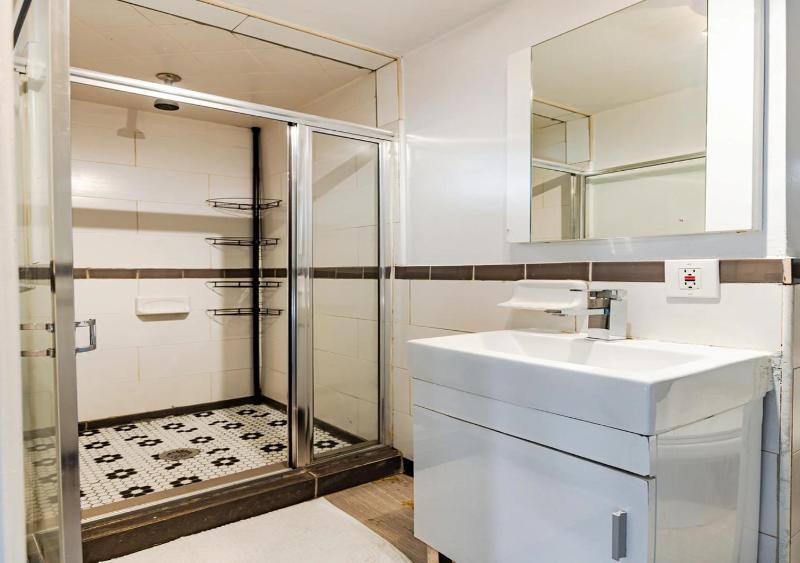 Spacious Upper East Side Studio June To Aug 90 Days Stay Required - image 9