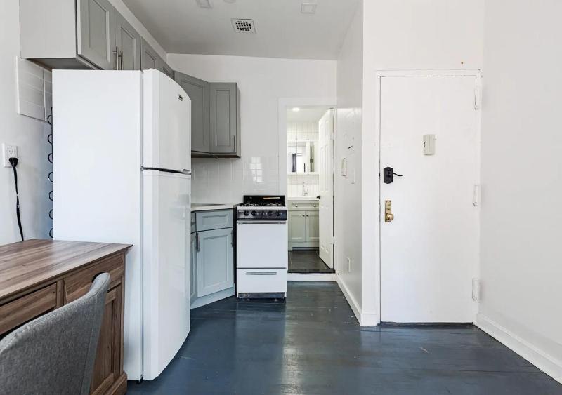 Cozy Studio! Steps to Central Park & Upper E Side! June To Aug 90 Days Stay Required - image 8