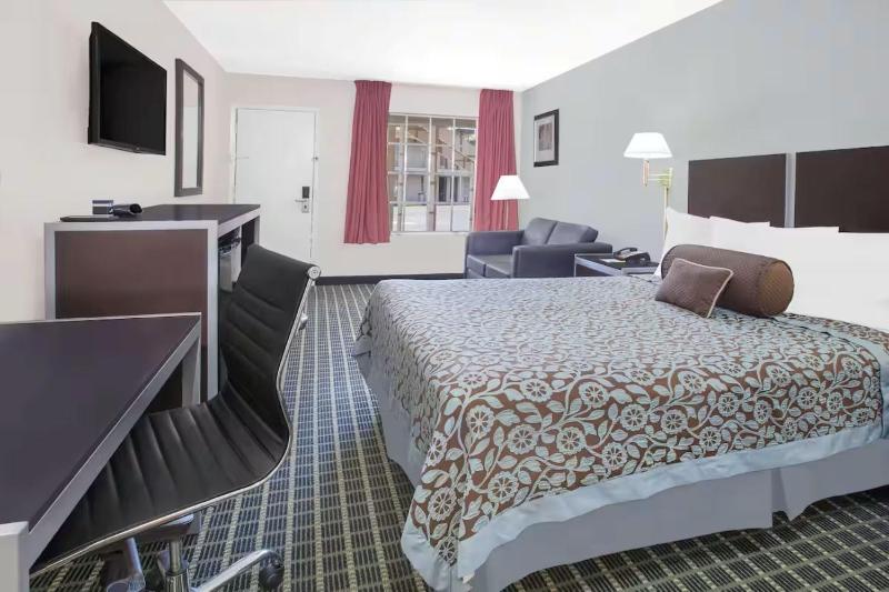 Days Inn by Wyndham Market Center Dallas - image 15