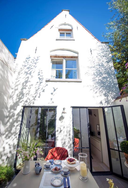 The Herring's Residence - Stylish Private Cottage with Breakfast in Historic Center - Adults-Only - image 15