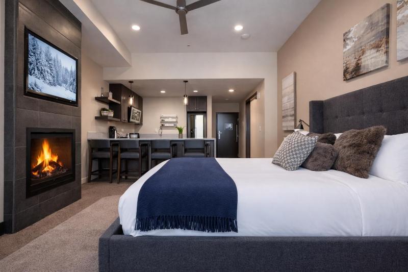 151 Modern Magic at Park City Base by SkyRun Park City - image 2