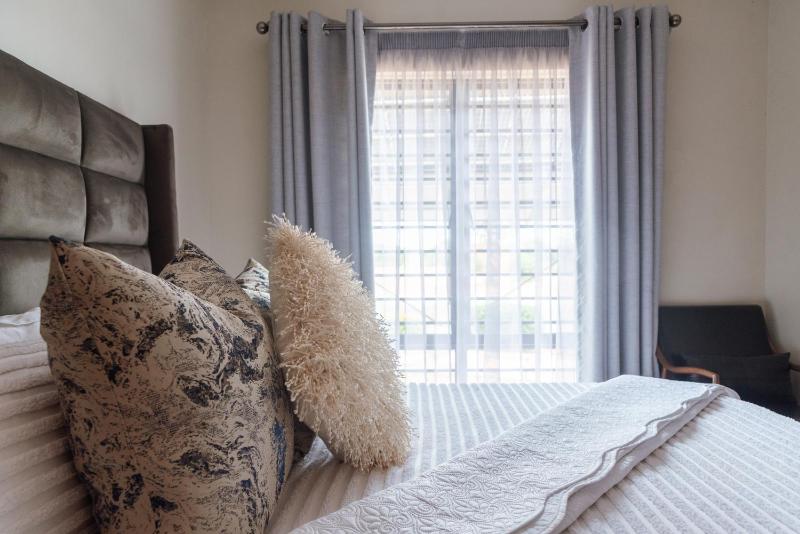 charming retreat - image 3