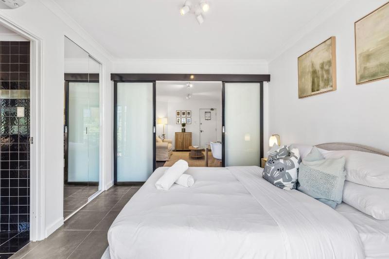 CBD Edge 1BR on Mounts Bay Road - image 11