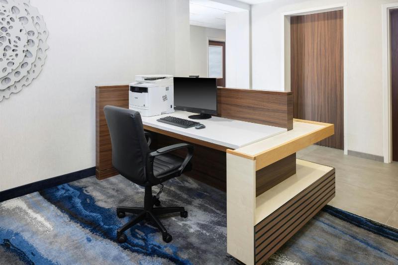 Fairfield Inn & Suites by Marriott Jacksonville Airport - image 5