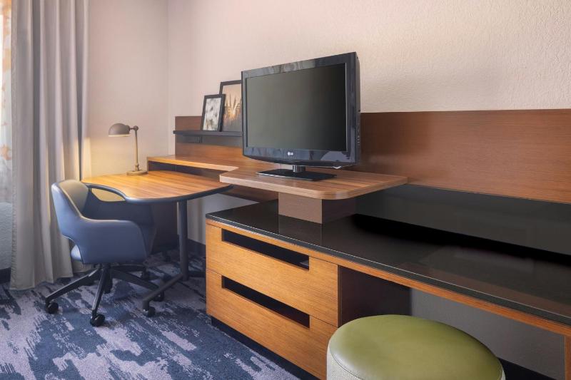 Fairfield Inn & Suites by Marriott Jacksonville Airport - image 18