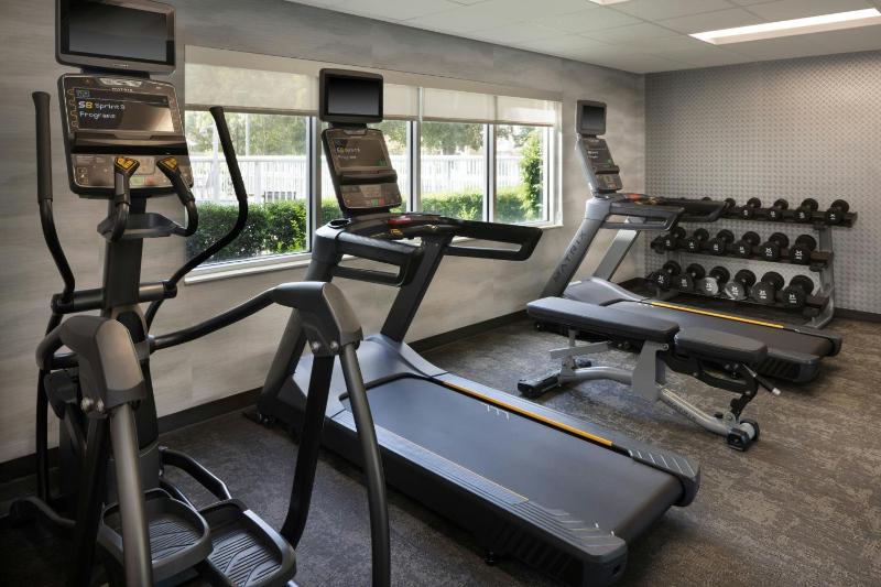Fairfield Inn & Suites by Marriott Jacksonville Airport - image 16