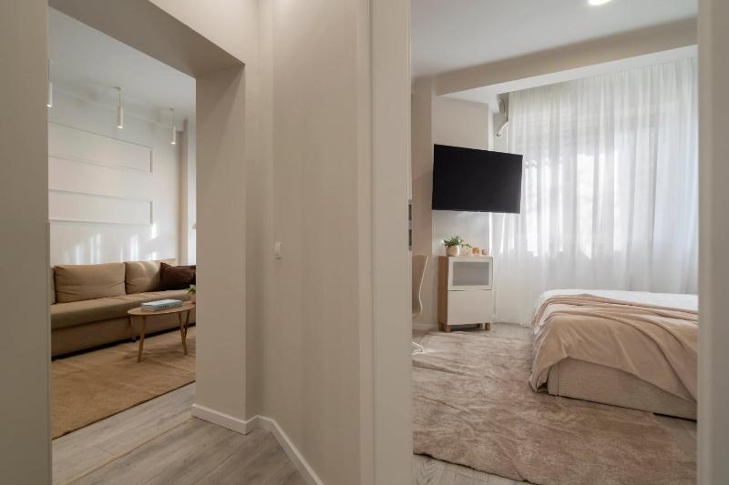 Modern 2BR Apartment - Balcony Views on Blvd Corneliu Coposu - image 12