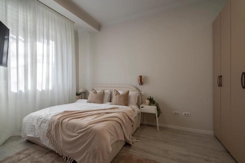 Modern 2BR Apartment - Balcony Views on Blvd Corneliu Coposu - image 8