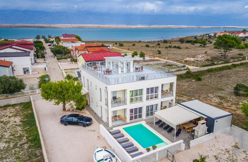 Family-friendly apartments with swimming pool Vir - 23976 - image 1