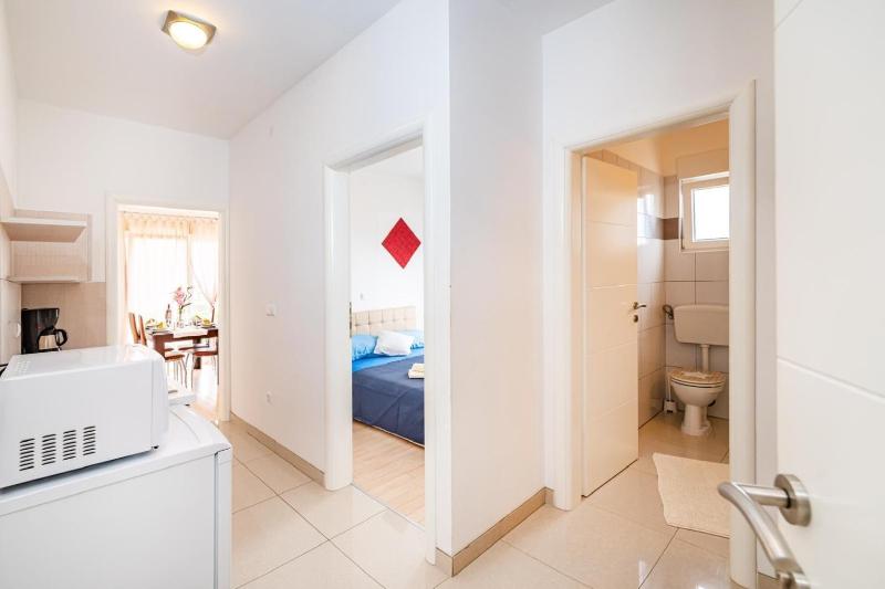 Family-friendly apartments with swimming pool Vir - 23976 - image 15