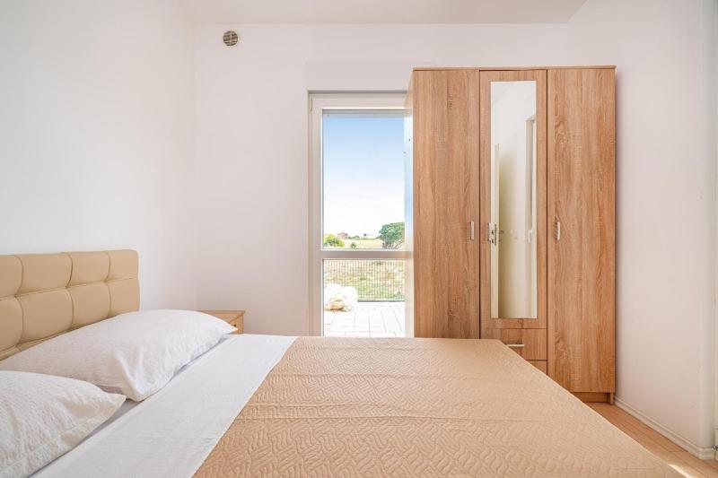Family-friendly apartments with swimming pool Vir - 23976 - image 14