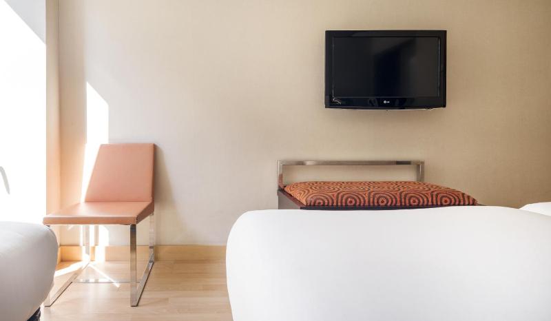 Twin Room with Extra Bed (3 Adults) image 4