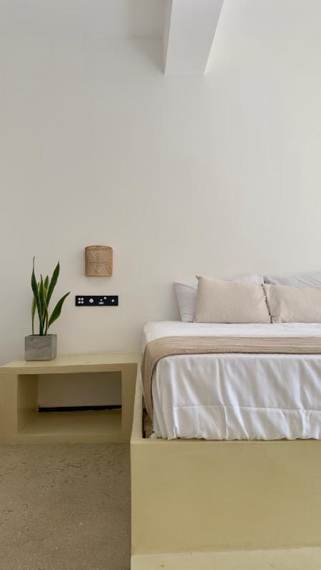 Calma Cafe - Surf Stay and Yoga - image 11