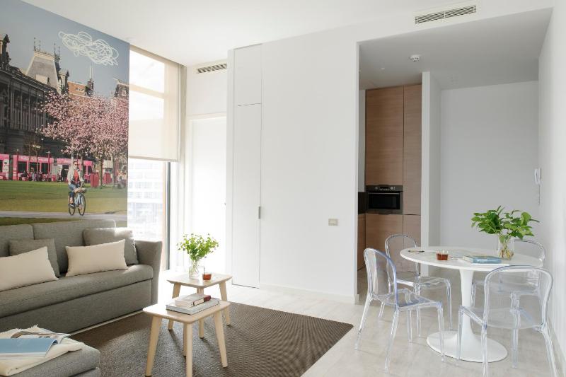 Penthouse One Bedroom Apartment with River View  image 3