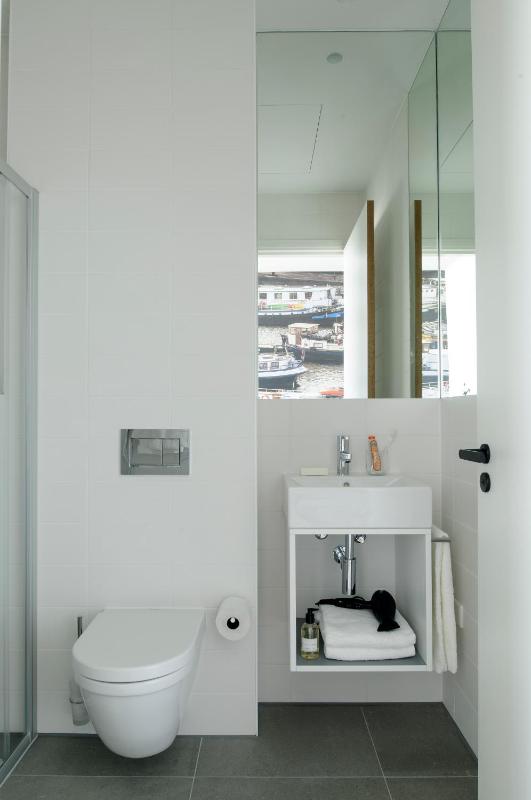Three-Bedroom Apartment with River View image 2
