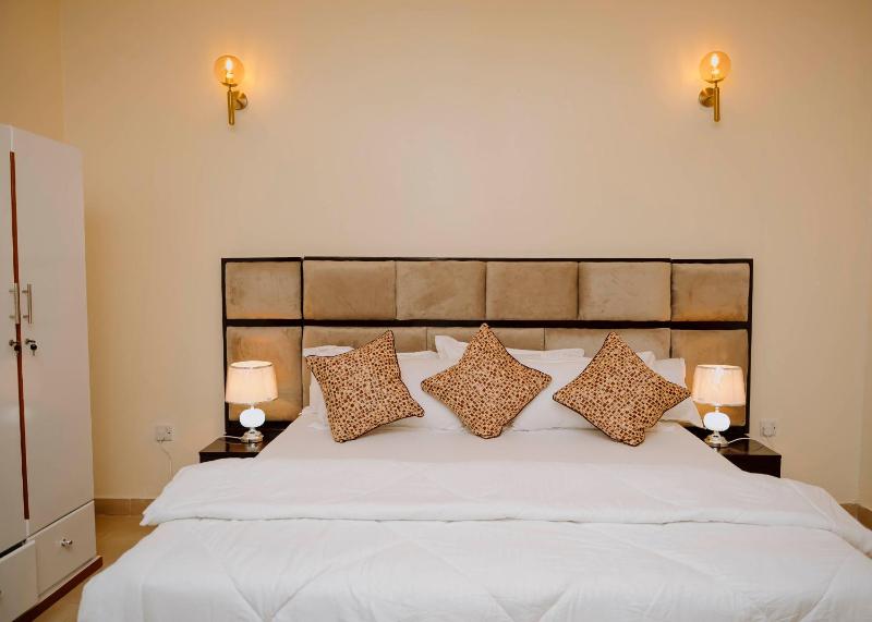 Prevail apartment-3 Bedrooms Family friendly swimming Pool Bathtub Near Beach - image 14