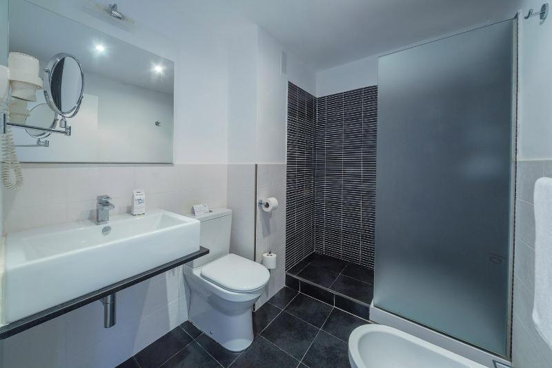 One-Bedroom Apartment with Sea View image 2