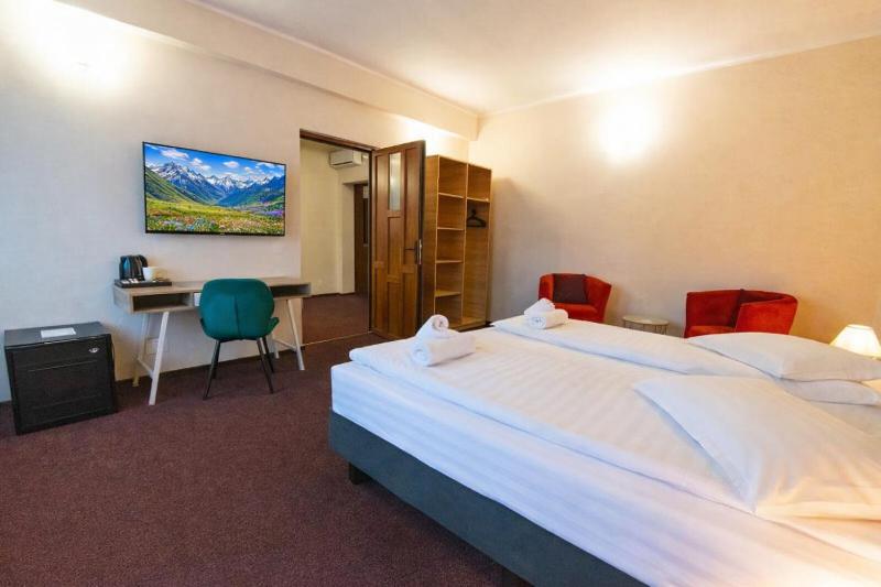 Long Street Hotel - image 11