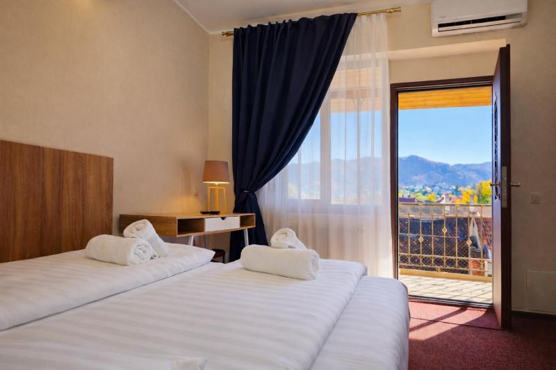 Long Street Hotel - image 2