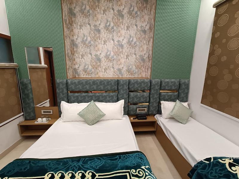 HOTEL UNIQUE KOMFORT - 3 mins walk from golden temple - image 12