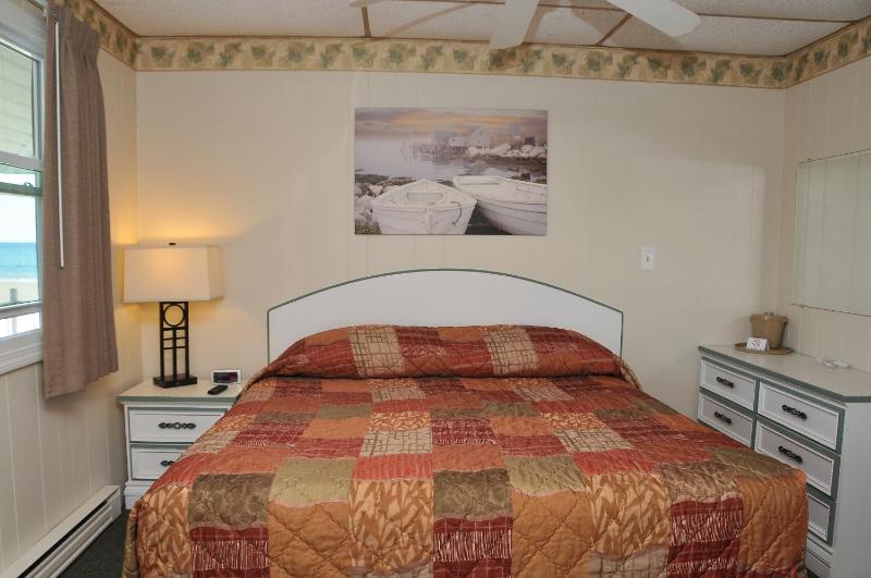 A-Section Suite, King Bed with Pool View image 3