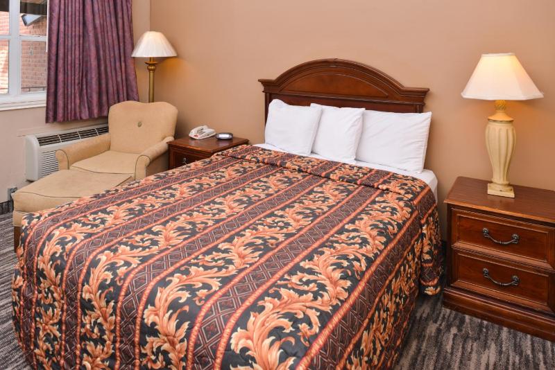 Queen Room image 1