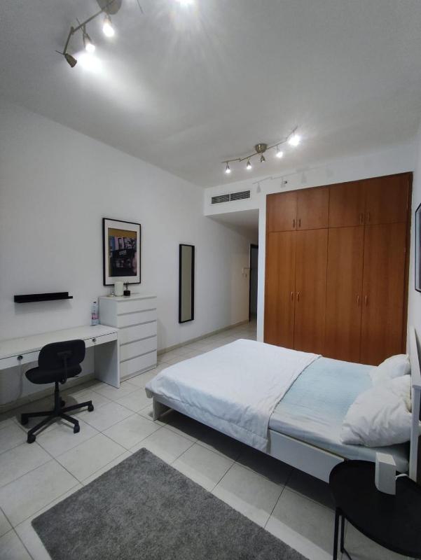 Spacious Master Bedroom with Balcony Horizon Tower Dubai Marina - image 12