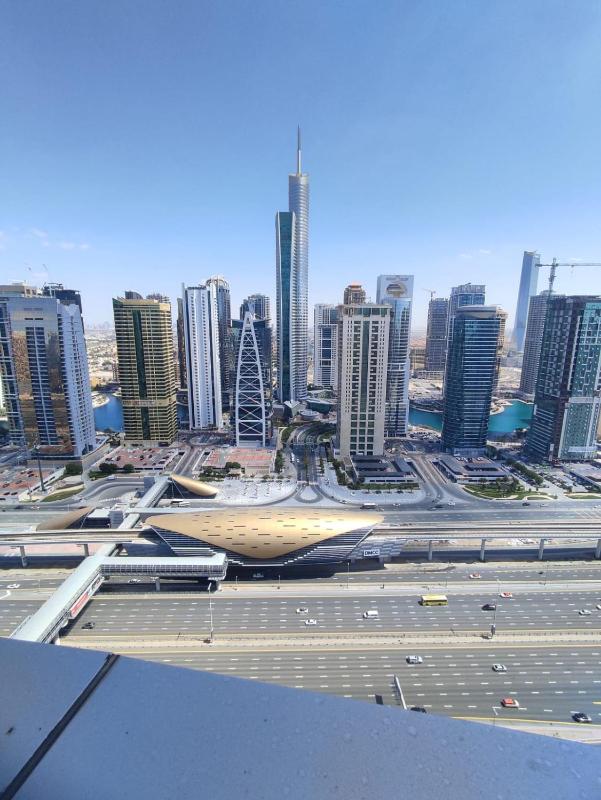 Spacious Master Bedroom with Balcony Horizon Tower Dubai Marina - image 11