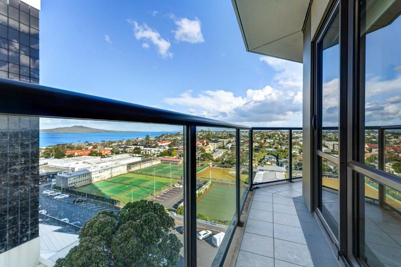 Stunning Style Carpark Tennis 9th Floor - image 6