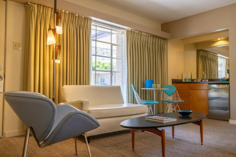 The Hideaway - 21 and Over - A Town & Desert Boutique Hotel - image 5