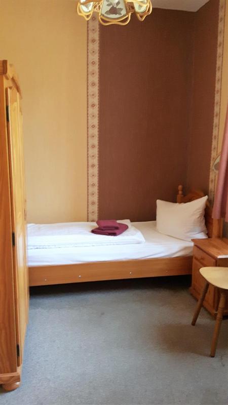 Single Room with Bathroom image 4