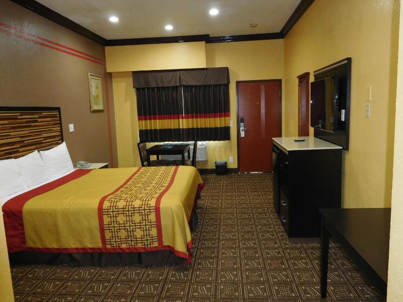 King Room - Non-Smoking image 2