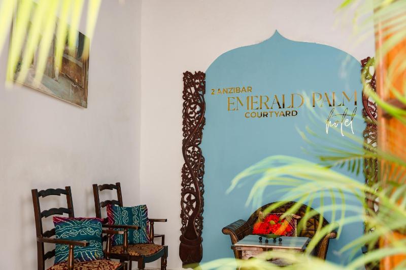 Emerald Palm Courtyard Hotel - image 1