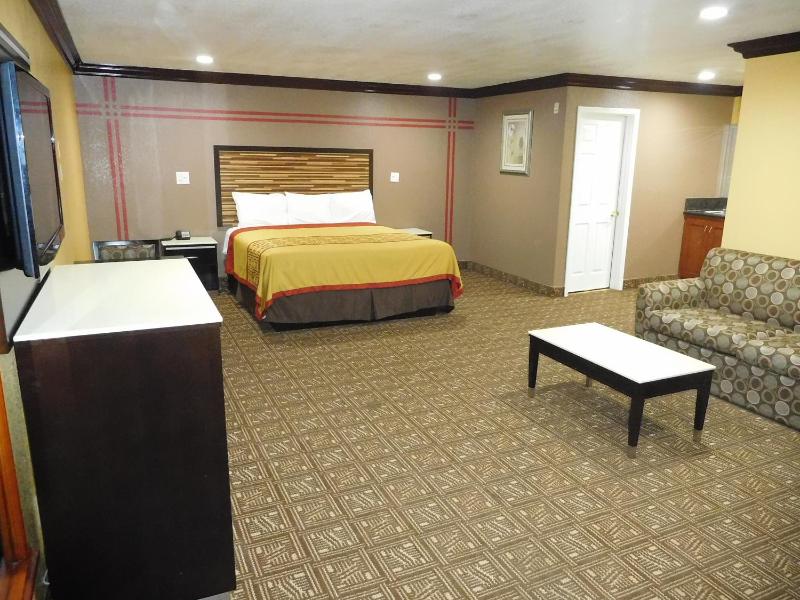 King Suite with Sofa Bed image 2