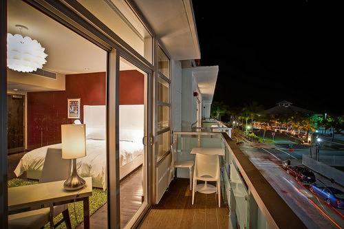 Prime King Balcony Room image 3