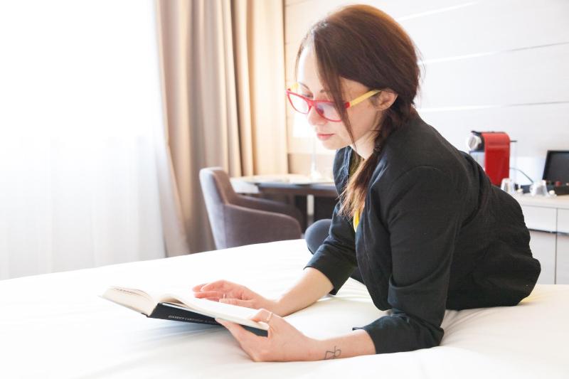 Superior King Room with Sofa Bed image 4