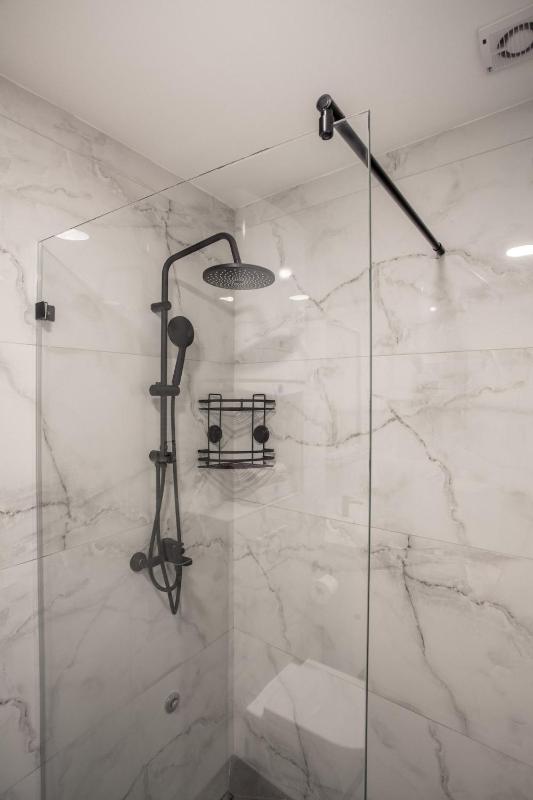 Grand Stay Apartment I Free Private Parking - image 7