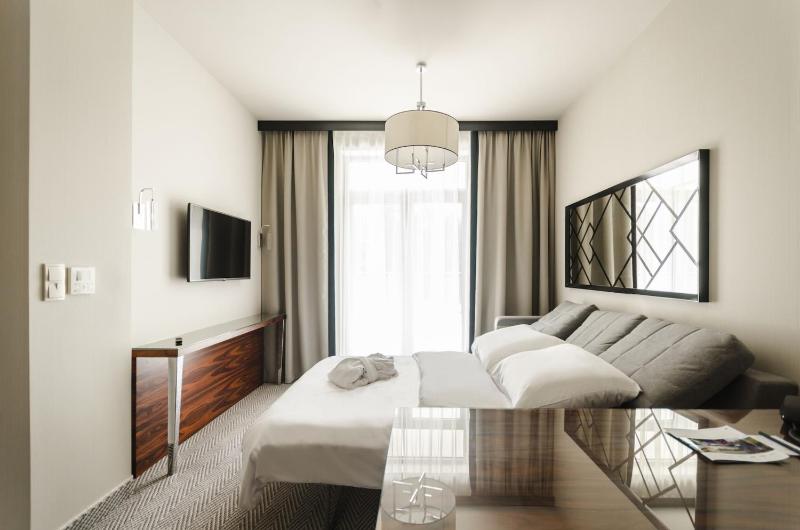 Deluxe Twin Room image 1