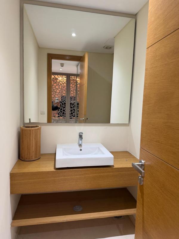 2BR Van Dyck Apartment with Stunning Sea View - image 9