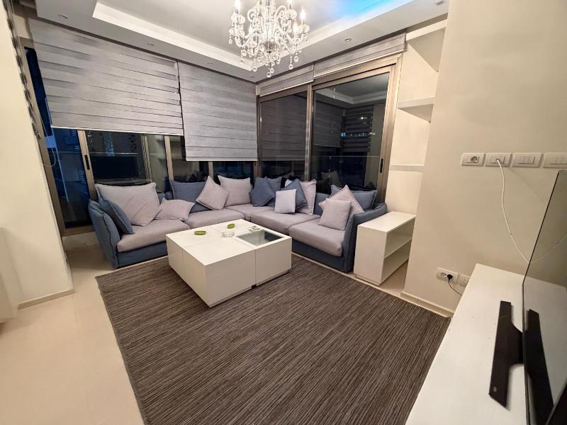 2BR Van Dyck Apartment with Stunning Sea View - image 12