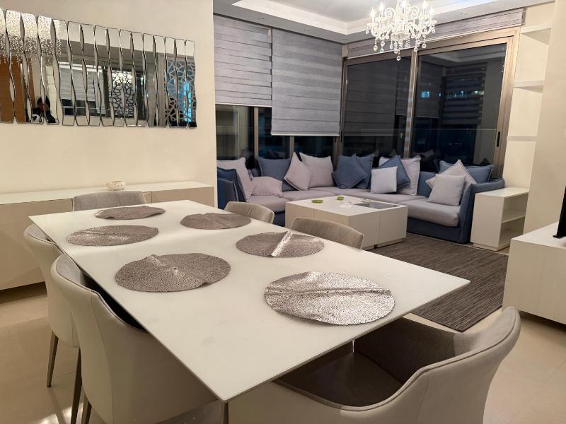 2BR Van Dyck Apartment with Stunning Sea View - image 2