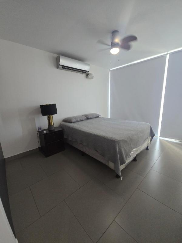 Modern executive apartment with views and parking - image 11